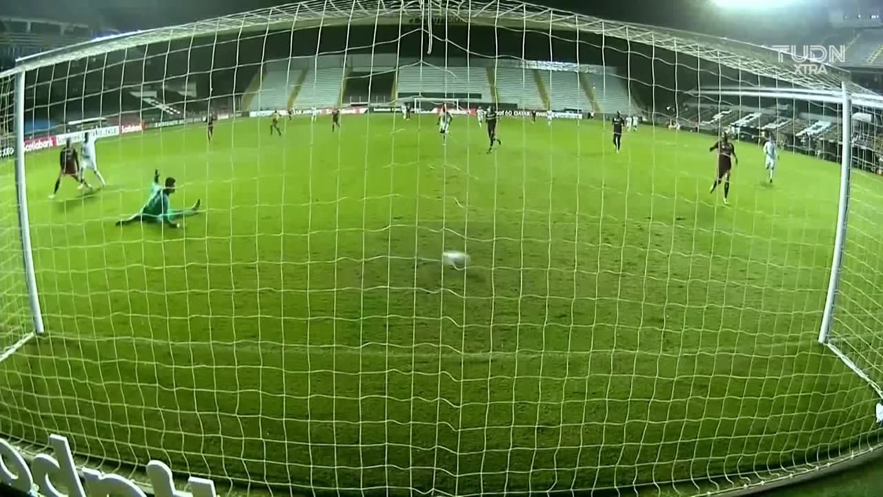 Doblete de Santis y Comunicaciones ya gana 0-2 a Saprissa