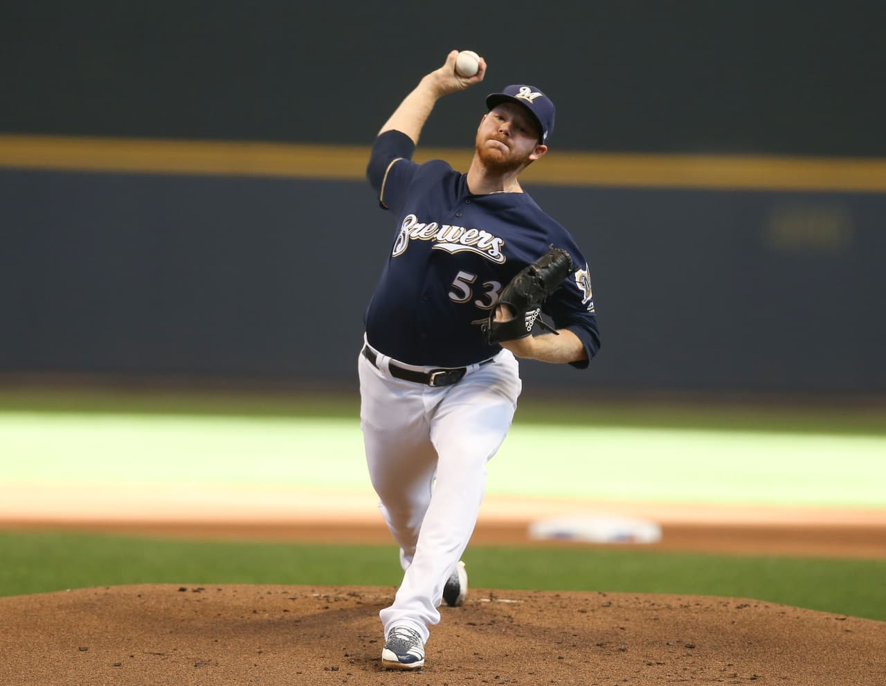 El abridor de los Brewers Brandon Woodruff caminó a DJ LeMahieu en el mismo primer capítulo. Woodruff apenas transitó tres innings en el Juego 1 de la Serie Divisional de la Liga Nacional.