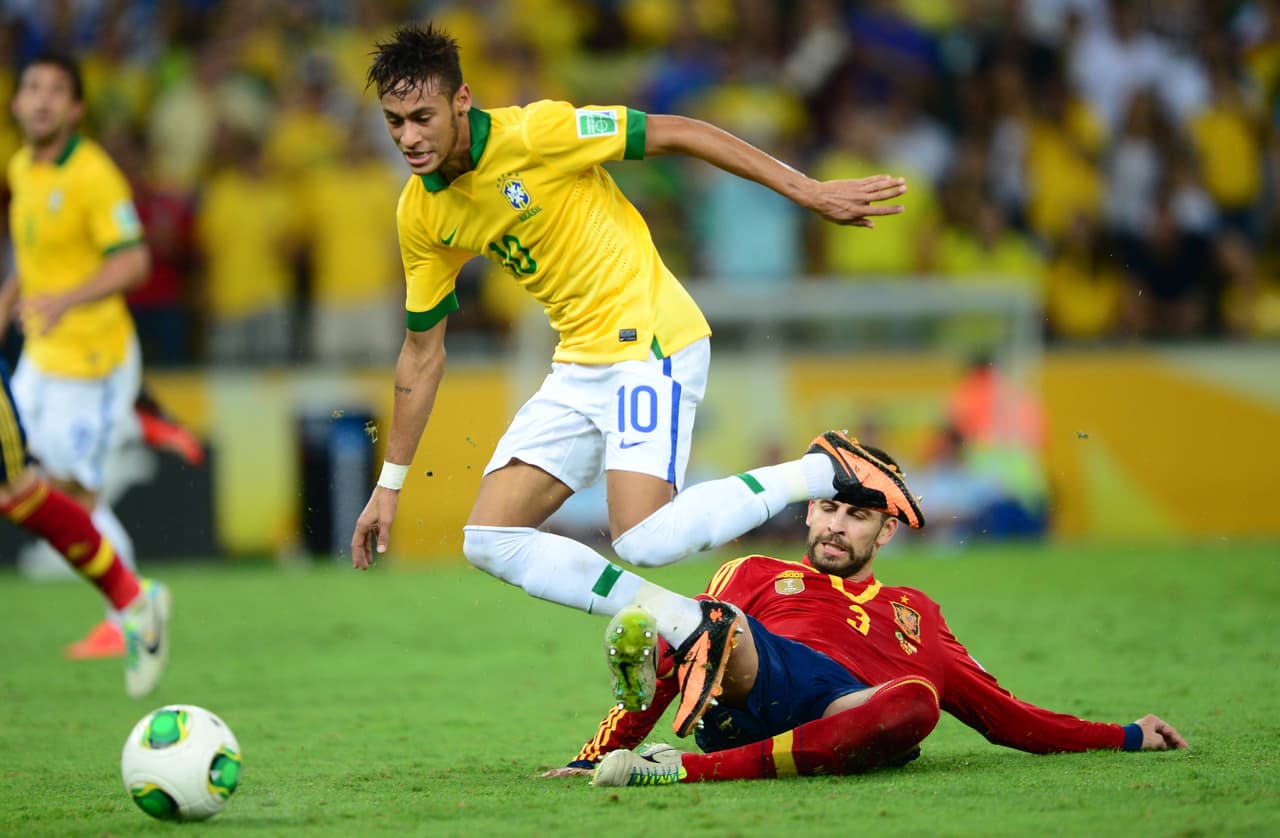 Neymar tiene una trayectoria marcada por su talento, pero también por ser víctima del juego fuerte en su contra. Lo peor es que suele exagerar y eso se lo han cobrado en las redes sociales.