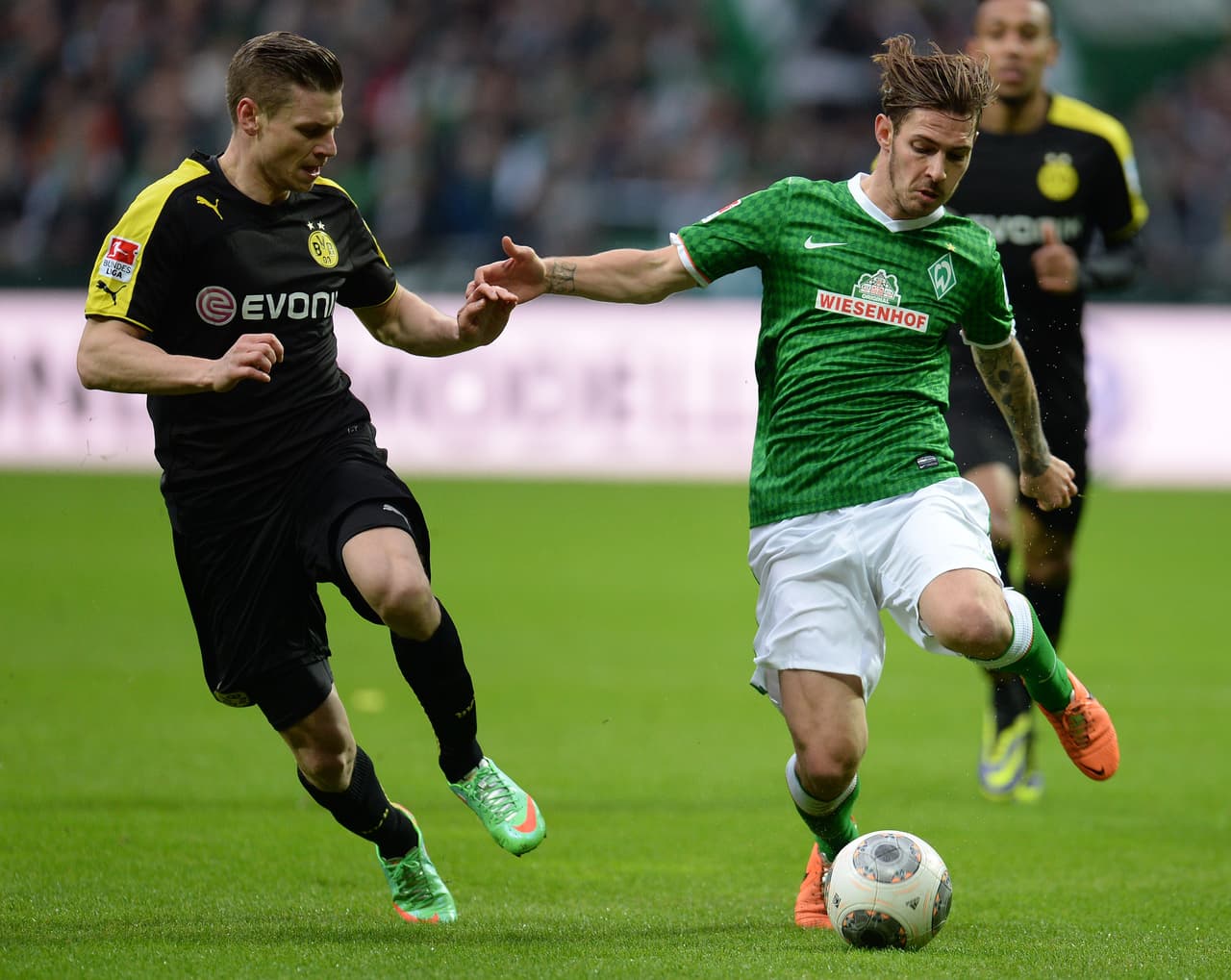 Otro que dejó ir a sus figuras fue el Werder Bremen con Franco Di Santo y Davie Salke, para contrarrestar estas ausencias el equipo verde trajo a Anthony Ujah y Ludovic Obraniak.