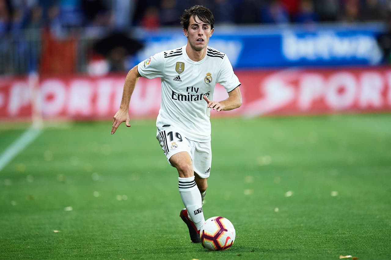 VITORIA-GASTEIZ, SPAIN - OCTOBER 06: Alvaro Odriozola of Real Madrid CF in action during the La Liga match between Deportivo Alaves and Real Madrid CF at Estadio de Mendizorroza on October 6, 2018 in Vitoria-Gasteiz, Spain. (Photo by Juan Manuel Serrano Arce/Getty Images)