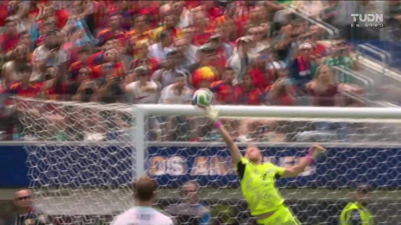 ¡Se salva Austria! Poste y después el arquero evitan el 2-0