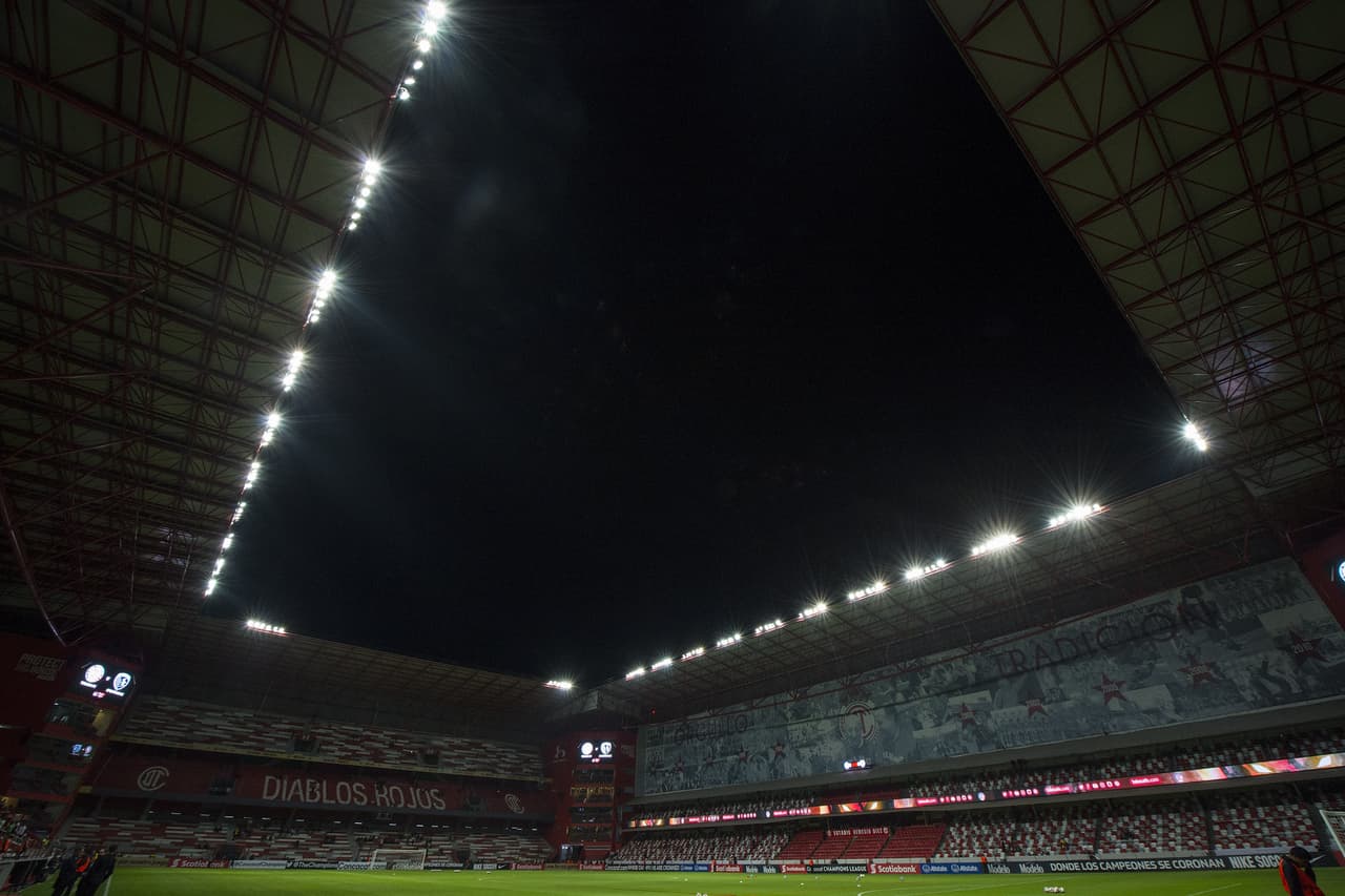 El Estadio Nemesio Diez estaba listo para recibir esta jornada de fútbol continental.