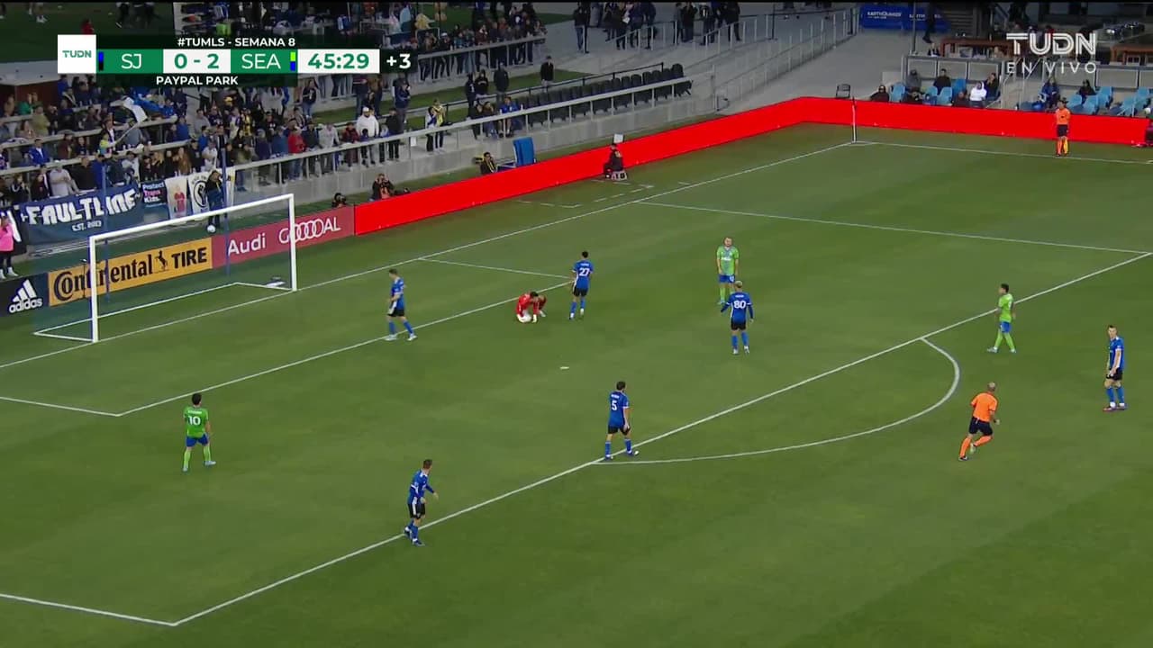 ¡TIRO ATAJADO! disparo por Raúl Ruidíaz.