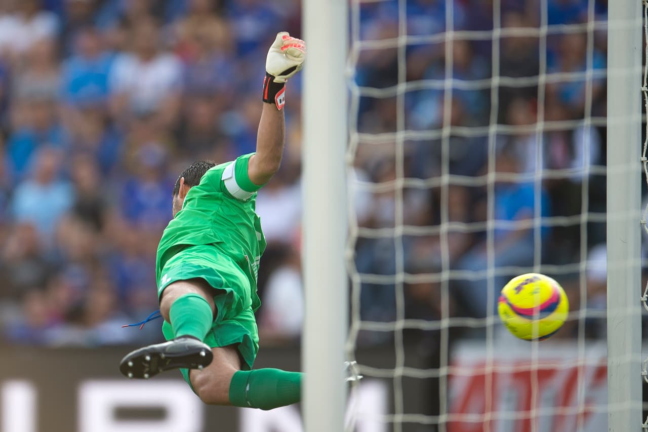 Los arqueros se emplearon a fondo para salvar sus respectivas porterías. Fue un partido en la que los dos equipos mostraron una clara vocación de ataque.