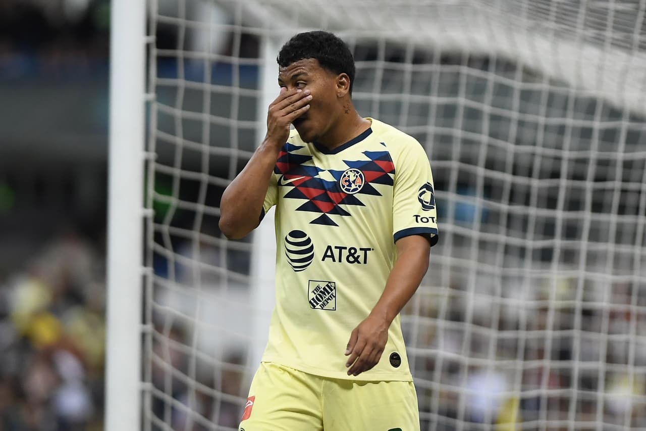 En la jornada siete del Apertura 2018, Roger salió expulsado al minuto 39 tras propinarle un codazo al defensa Arribas.