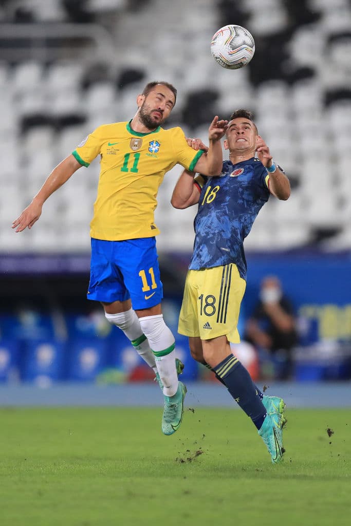 Carlos Enrique Casemiro se pone la capa de héroe al minuto 90+10 y Brasil logra vencer 2-1 a Colombia.
