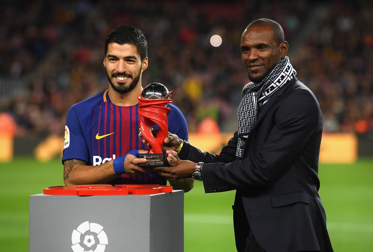 Previo al inicio del encuentro, el uruguayo Luis Suárez recibió un reconocimiento como el mejor jugador del mes. Bien merecido.