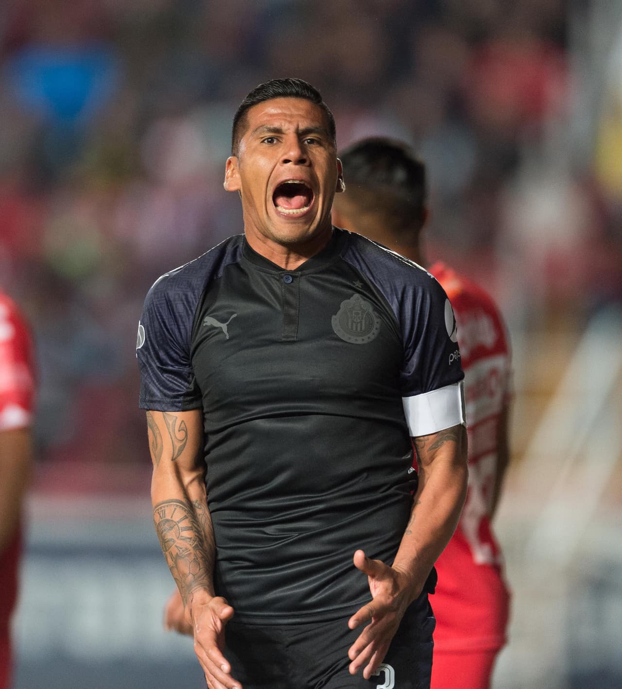 <b>10. Carlos Salcido (Chivas) - </b>654,000 seguidores en
<a href="https://twitter.com/carlossalcido7">@carlossalcido7</a>