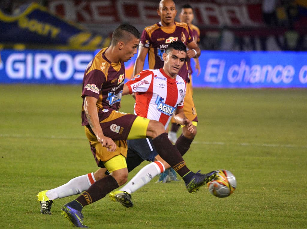 El 7 de febrero de 2016, Uribe tuvo el único cobro que realizó con Deportes Tolima, en la derrota 5-1 contra Deportivo Cali. Le anotó a Luis Hurtado.