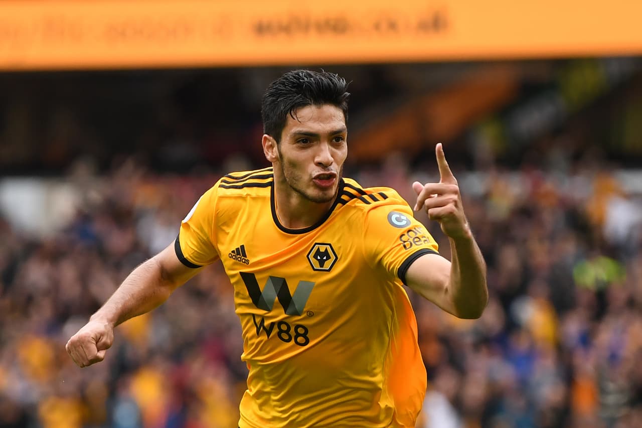 Raúl Jiménez: el delantero del Wolverhampton enfrentará este sábado al difícil Manchester United en Old Trafford. El ex Benfica viene de marcarle al Burnely en el triunfo por 1-0 y quiere seguir en racha ya que ante Uruguay también anotó con el Tri.