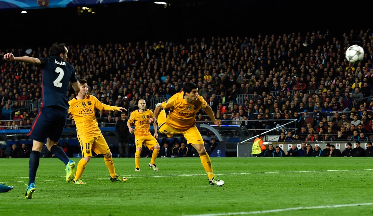 Cuando el Atlético estaba colocado para amarrar el resultado llegó el segundo gol de los blaugranas por medio de un cabezazo de Luis Suárez que acabó con el 'Aleti' y tiró por la borda el planteamiento defensivo de Simeone.