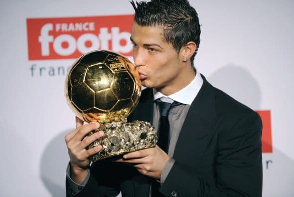 Con un trofeo conseguido en sus carreras tenemos a los portugueses Luis Figo y Cristiano Ronaldo, el francés en la persona de Raymond Kopa, el brasileño Ronaldo y el italiano Fabio Cannavaro.