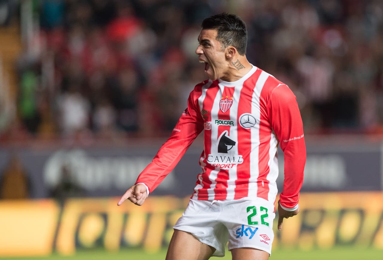 Luego de su mágico debut con los Rayos del Necaxa, Edson Puch quedó corto en su rendimiento: sufrió lesiones y estuvo alejado del gol. Esto lo sufrió también su equipo.