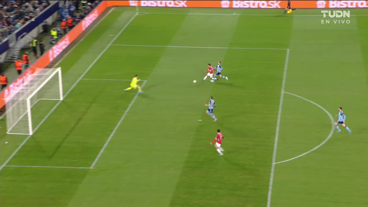 ¡Gol del Milán! Pulisic no perdona frente al arquero y pone el primero