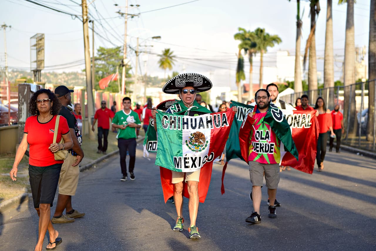 Los aficionados mexicanos invadieron las calles de Puerto Príncipe previo al partido.