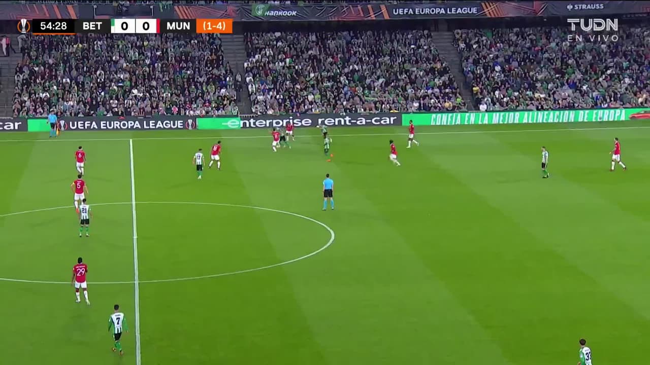 ¡GOL!  anota para Manchester United. Marcus Rashford