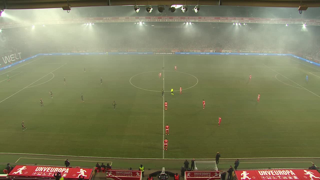 Arranca el partido y la pelota está en juego.