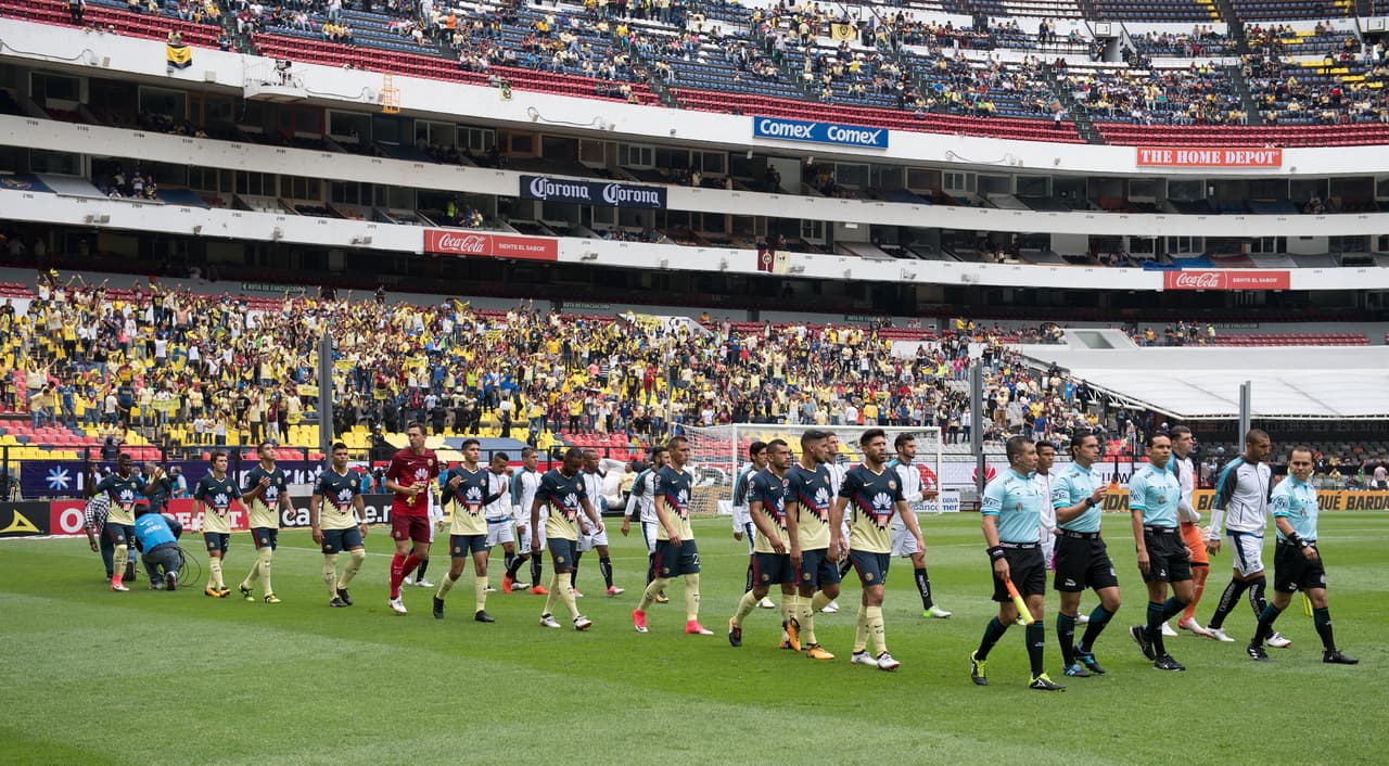 <b>Querétaro hizo la travesura</b>
<br>Los Gallos Blancos se plantaron cn autoridad en el 'Coloso de Santa Úrsula' y derrotaron a las Águilas con solitario gol de Sanvezzo al minuto 86.