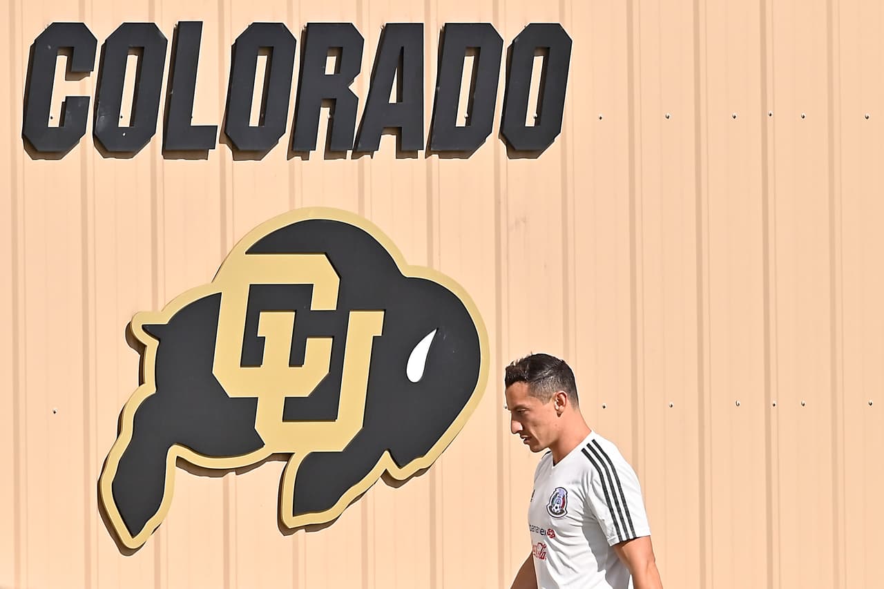 La Selección Mexicana de Fútbol se entrenó en las instalaciones de la Universidad de Colorado. El técnico del tricolor tuvo a su disposición a todos los jugadores elegidos para la Copa Oro con miras al duelo del miércoles ante Canadá.