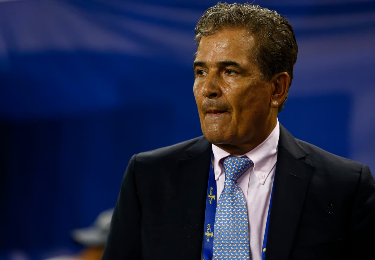 HARRISON, NJ - JULY 07: Head coach Jorge Luis Pinto of Honduras stands on the sidelines before their CONCACAF Gold Cup match against Costa Rica at Red Bull Arena on July 7, 2017 in Harrison, New Jersey. (Photo by Jeff Zelevansky/Getty Images)