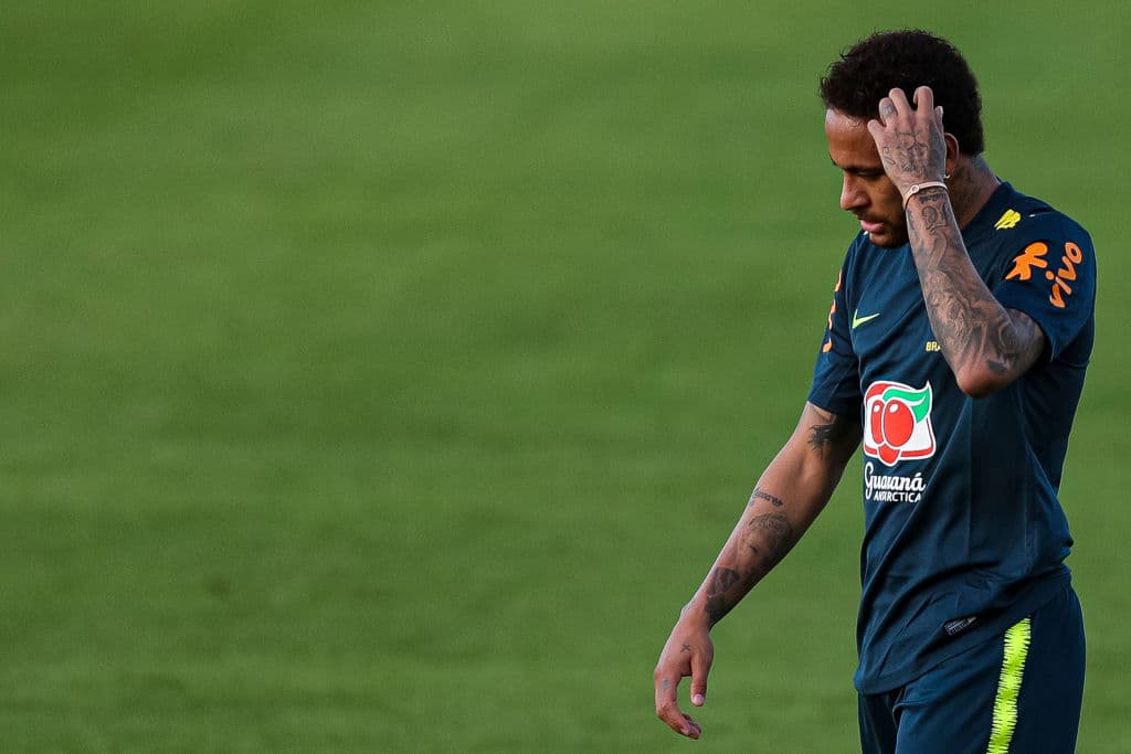 El preparador físico de Brasil, Fabio Mahseredjian, había dicho antes de la práctica que Neymar se recuperaría plenamente luego de un par de partidos amistosos previstos para comienzos de junio, ante Qatar y Honduras.