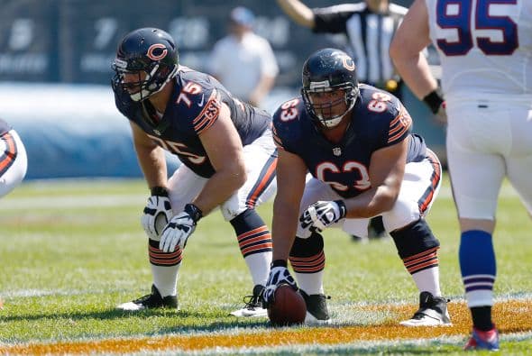 Roberto Garza ayudó de manera potencial a que su mariscal de campo, Jay Cutler, comandara a los Osos a la victoria ante los Minnesota Vikings 21-13. La línea ofensiva no permitió ninguna captura del QB y abrió los huecos para que Chicago corriera 138 yardas. Mira sus mejores imágenes. (AP-NFL)