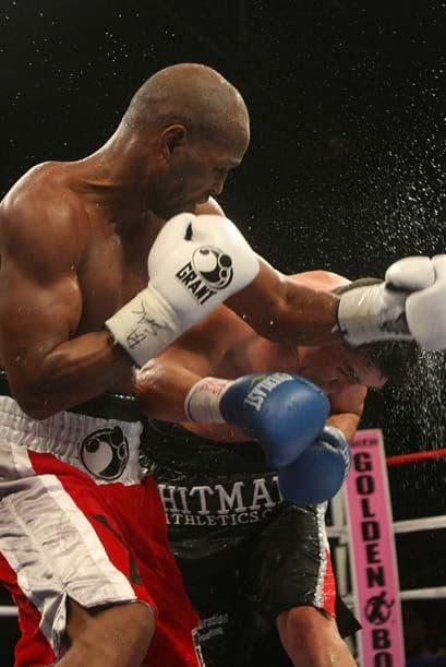 Después de casi 14 meses de inactividad, Bernard Hopkins regresó a la acción y lo hizo en su ciudad natal, Filadelfia.