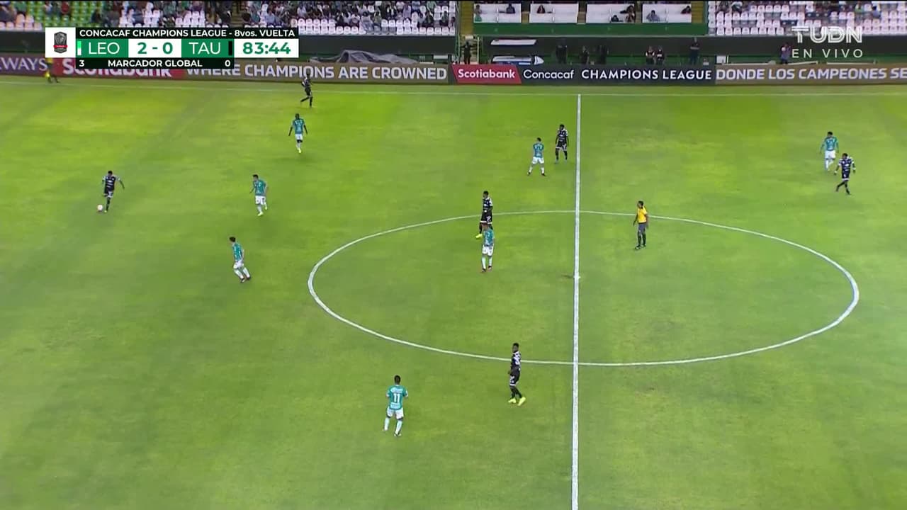 ¡TIRO ATAJADO! disparo por Fidel Ambríz.