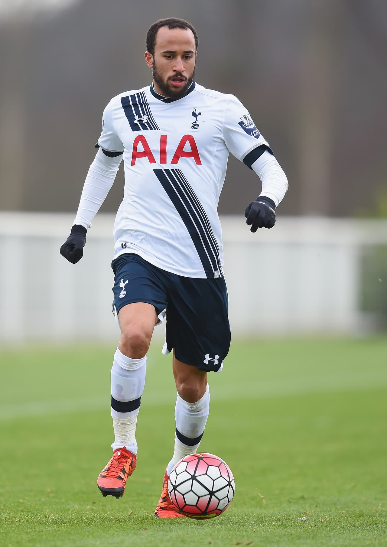 Siguendo en la Liga Premier, el Newcastle United se hizo de los servicios del mediocampista Andros Townsend del Tottenham para reforzar esta zona. El Newcastle necesita mejorar su nivel si es que no quiere descender en Inglaterra.