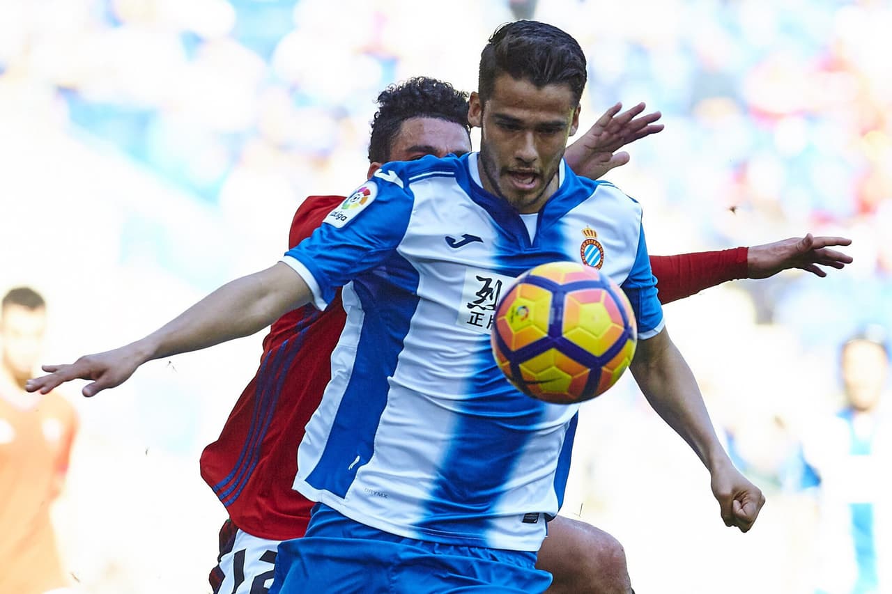 En La Liga, el Espanyol de Diego Reyes goleó 3-0 al Osasuna en el Cornellà El Prat este domingo.