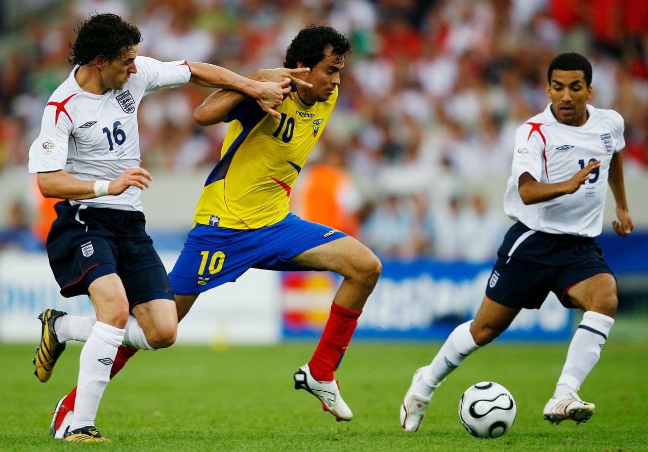 El equipo ecuatoriano ha participado en apenas tres Mundiales, debutando en Corea-Japón 2002 y la última ocasión fue en la edición de Brasil 2014. Su mejor actuación se ha dado en Alemania 2006, cuando alcanzó los octavos de final, ronda en la que cayó ante Inglaterra por 1-0.