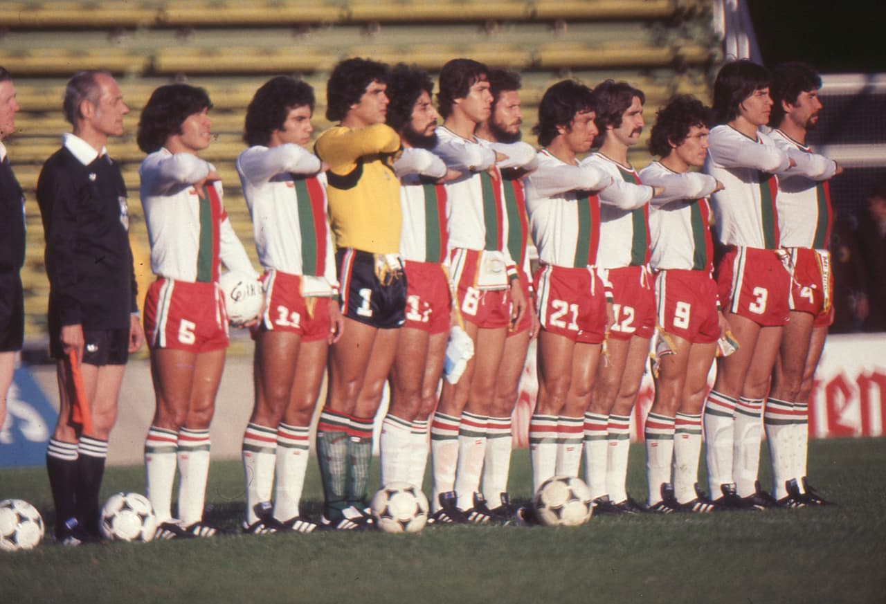 En 1978 El Salvador recibió a México en el estadio Cuscatlán en partido amistoso, y el Tri goleó a la Selecta por marcador de 5-1. En ese partido Hugo Sánchez marcó un triplete.