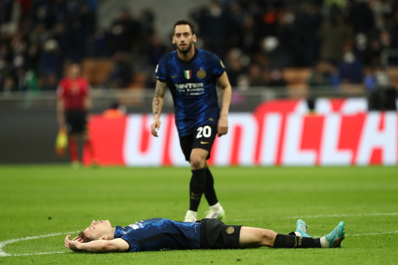 Lucas Torreira adelantó a la Fiorentina, pero neerlandés Denzel Dumfries le dio el empate al Inter.