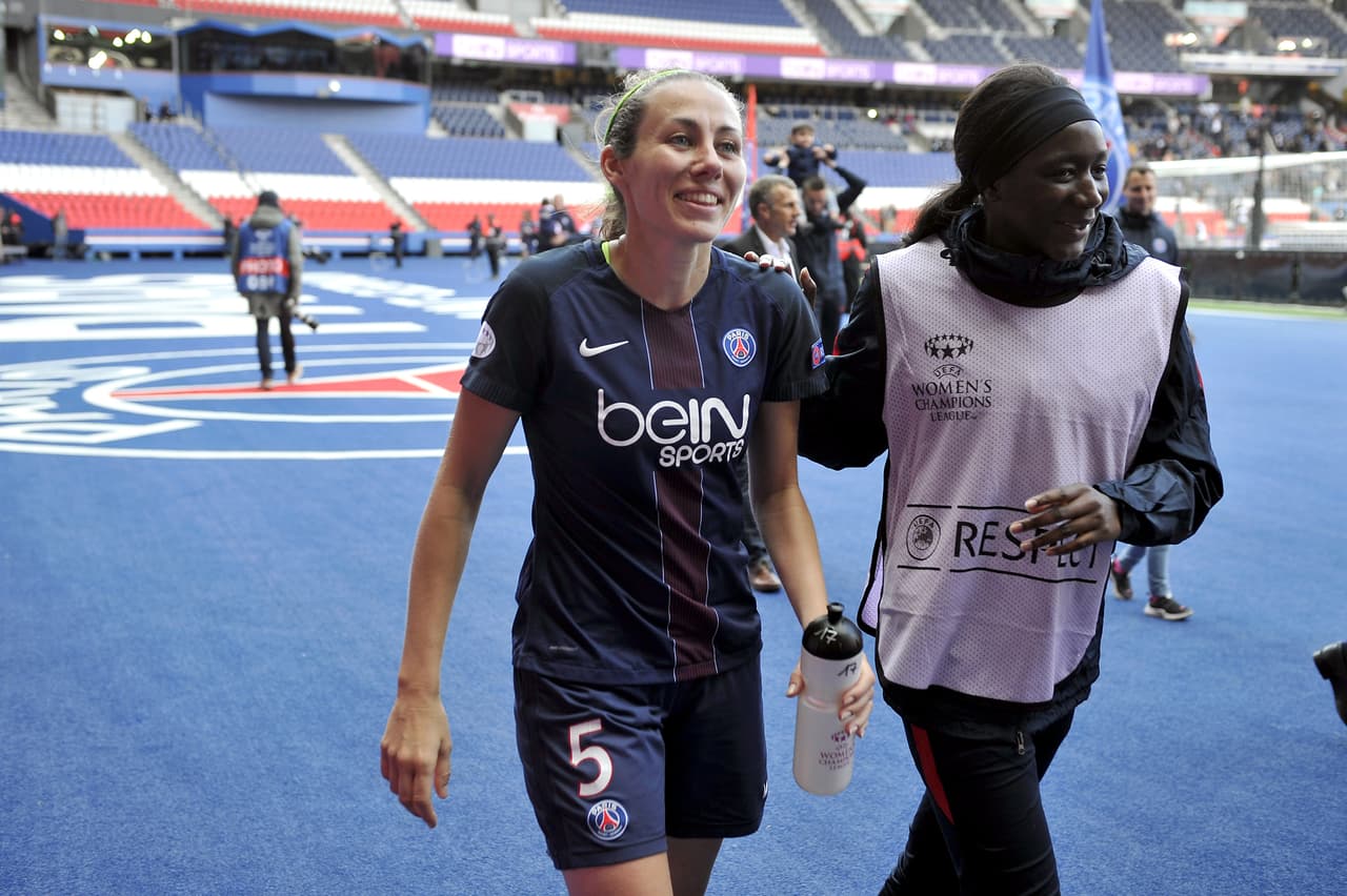 En el PSG en la defensa aparece Sabrina Delannoy (31 años) quien ha marcado un gol y ha puesto dos asistencias en esta edición de la Champions League.