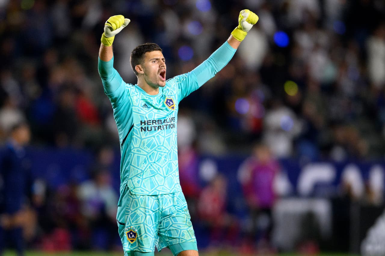 Todo el equipo se sintió aliviado al conseguir la clasificación a Playoffs, como lo dejó bien en claro el arquero Jonathan Bond. En Decision Day el Galaxy podría subir hasta la tercera posición de la Conferencia Oeste, si lo acompañan los resultados.
<br>