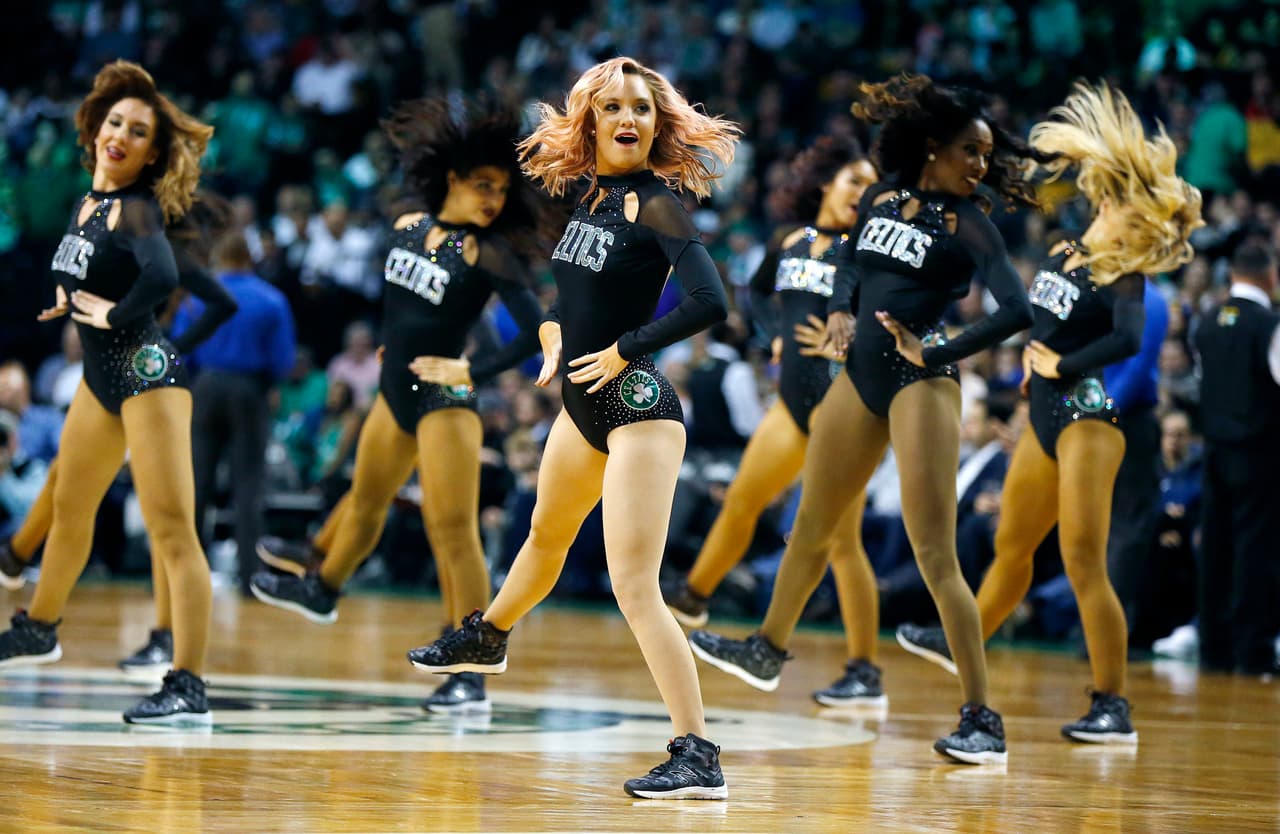 Las porristas de Boston Celtics esperan que con la sensualidad de sus bailes y su belleza sean una motivación especial para que su equipo por fin derrote a Cleveland Cavaliers en las finales de NBA.