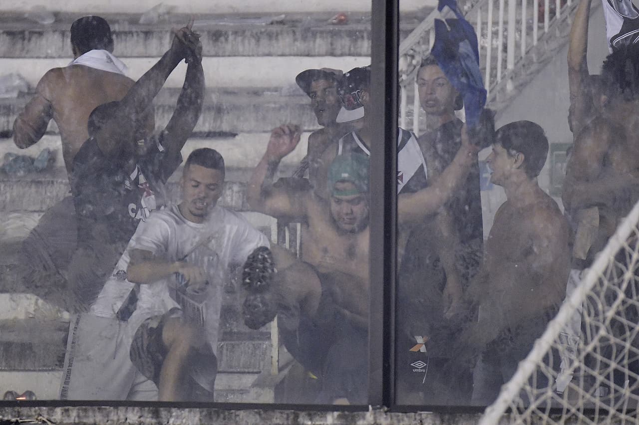 Caos y anarquía en uno de los partidos insignia del campeonato carioca y del campeonato nacional.