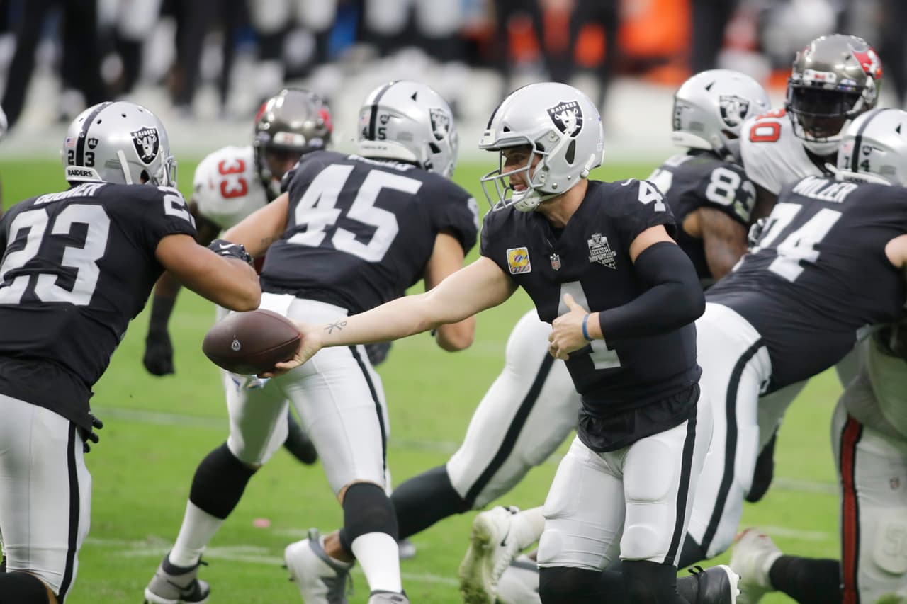 Tpm Brady tiene un partido impecable al lanzar cuatro pases de antocación y cero intercepciones en la victoria 45-20 sobre Las Vegas Raiders.