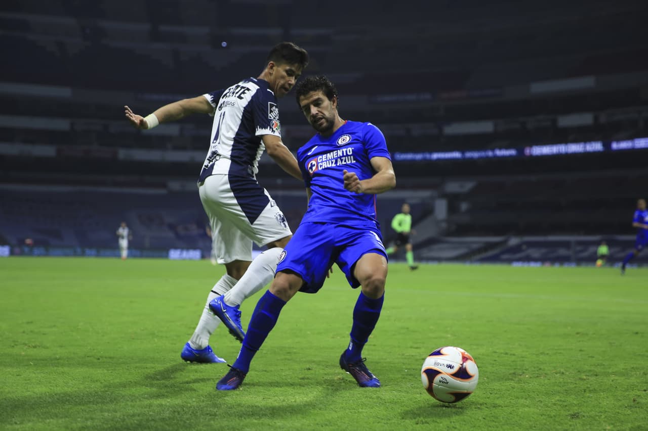 Con solitario gol de Roberto Alvarado (42'), Cruz Azul vence 1-0 a Monterrey y alargan su racha de victorias a nueve. Cruz Azul se queda como líder solitario del torneo y los Rayados bajan a cuarto lugar y podrían caer al quinto si es queToluca vence al Pachuca.