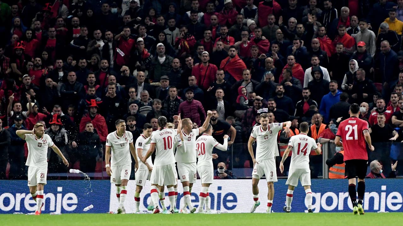 El Albania vs. Polonia sufrió interrupción por lanzamiento de proyectiles