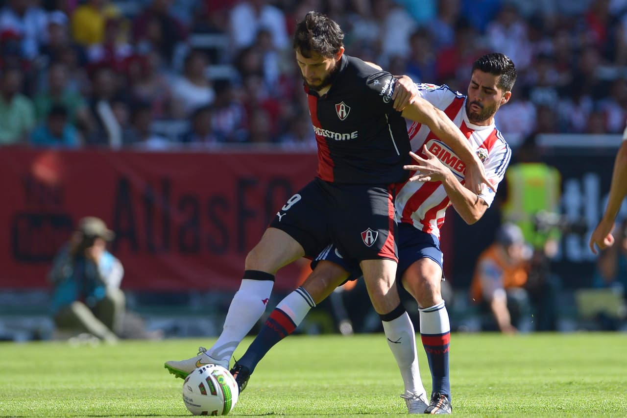 Los dos equipos están uno a lado del otro en la tabla general, Chivas con 18 y Atlas con 17. Un detalle a considerar es la diferencia de goles, los rojiblancos con diferencia de -1 y los rojinegros con un -8.