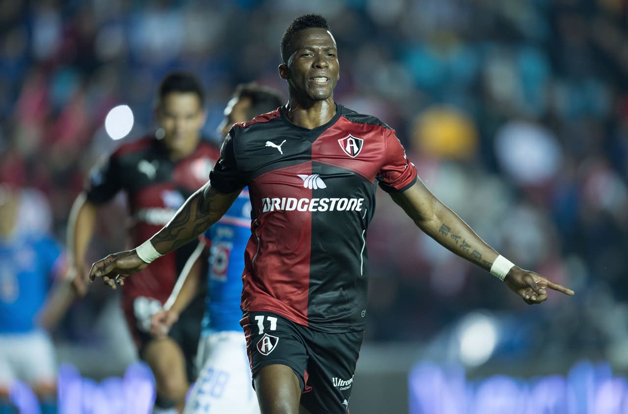 La victoria le vendría bien al Atlas en el aspecto anímico más que en resultados, los Zorros necesitarían 2 goleadas y varias combinaciones en la última fecha para clasificar, algo casi milagroso. Lo que si podría hacer feliz a la Academia es ganar para dejar sin posibilidades de liguilla a su acérrimo rival.