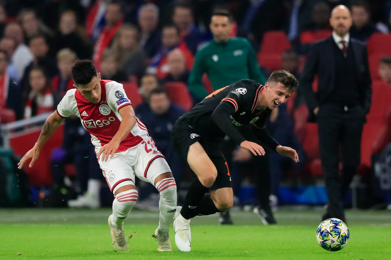 La plantilla de Ámsterdam tiene a tres jugadores con 30 años o más, en esta lista se encuentran Siem de Jong (30), Dusan Tadic (30) y Klas-Jan Hunteelar (36) siendo el más experimentado de todos.