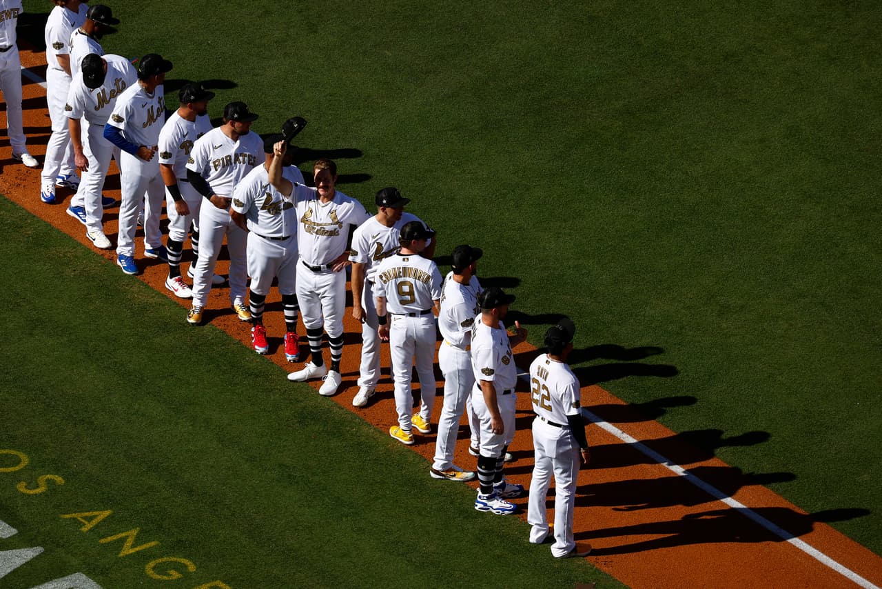 Este martes se disputó el Juego de Estrellas 2022 de la MLB en el Dodger Stadium con un colorido peculiar en una tarde despejada que vio al 'Toro' Fernando Valenzuela lanzar la primera bola del partido.
