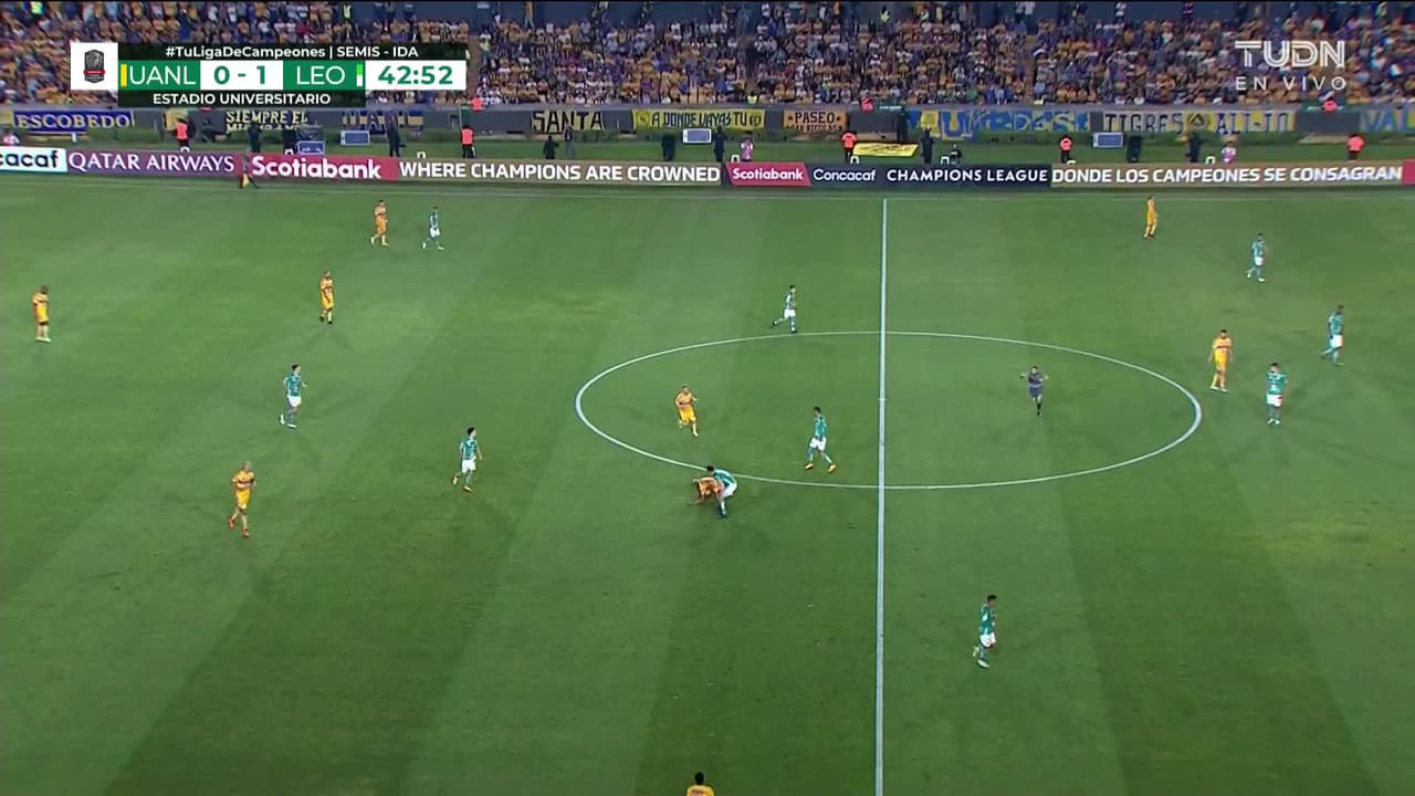 ¡TIRO ATAJADO! disparo por Víctor Dávila.