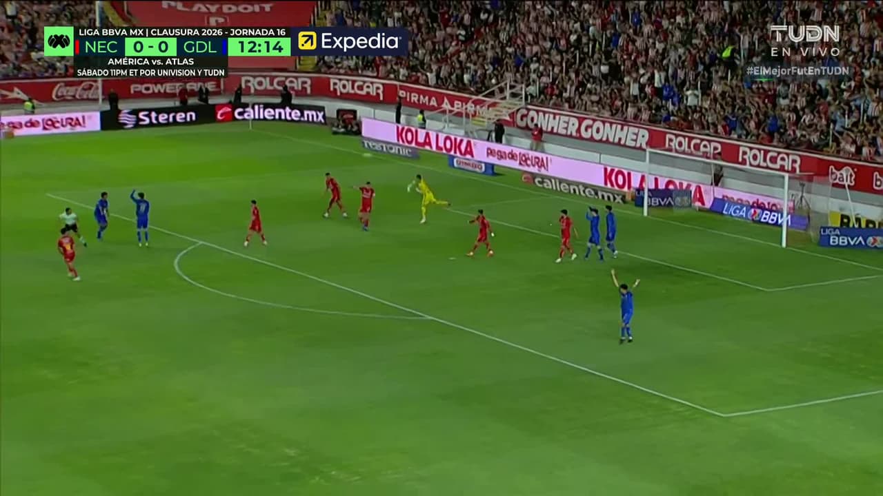 ¡TIRO ATAJADO! disparo por Efraín Álvarez.