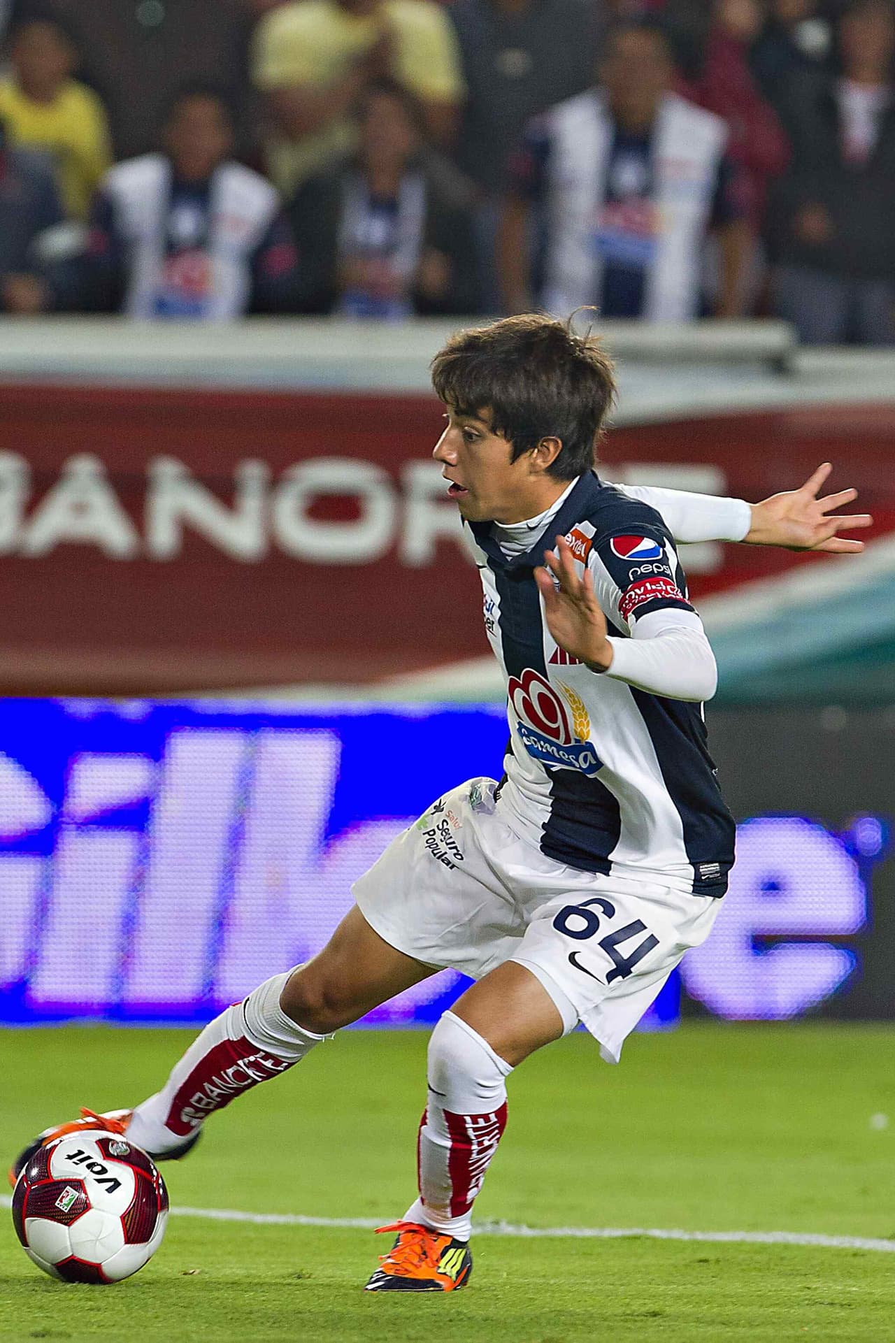 Con solo 23 años, Rodolfo Pizarro ya tiene seis temporadas en el fútbol profesional mexicano, en el que debutó con la playera de los Tuzos.