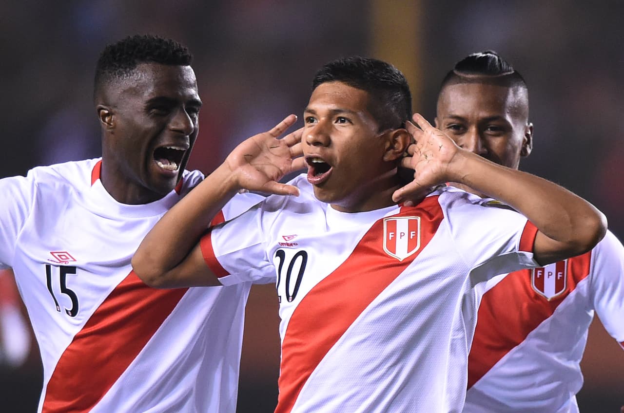 Peru's Edison Flores (C) celebrates after scoring against Bolivia during their 2018 World Cup football qualifier match in Lima, on August 31, 2017. / AFP PHOTO / Cris BOURONCLE (Photo credit should read CRIS BOURONCLE/AFP/Getty Images)