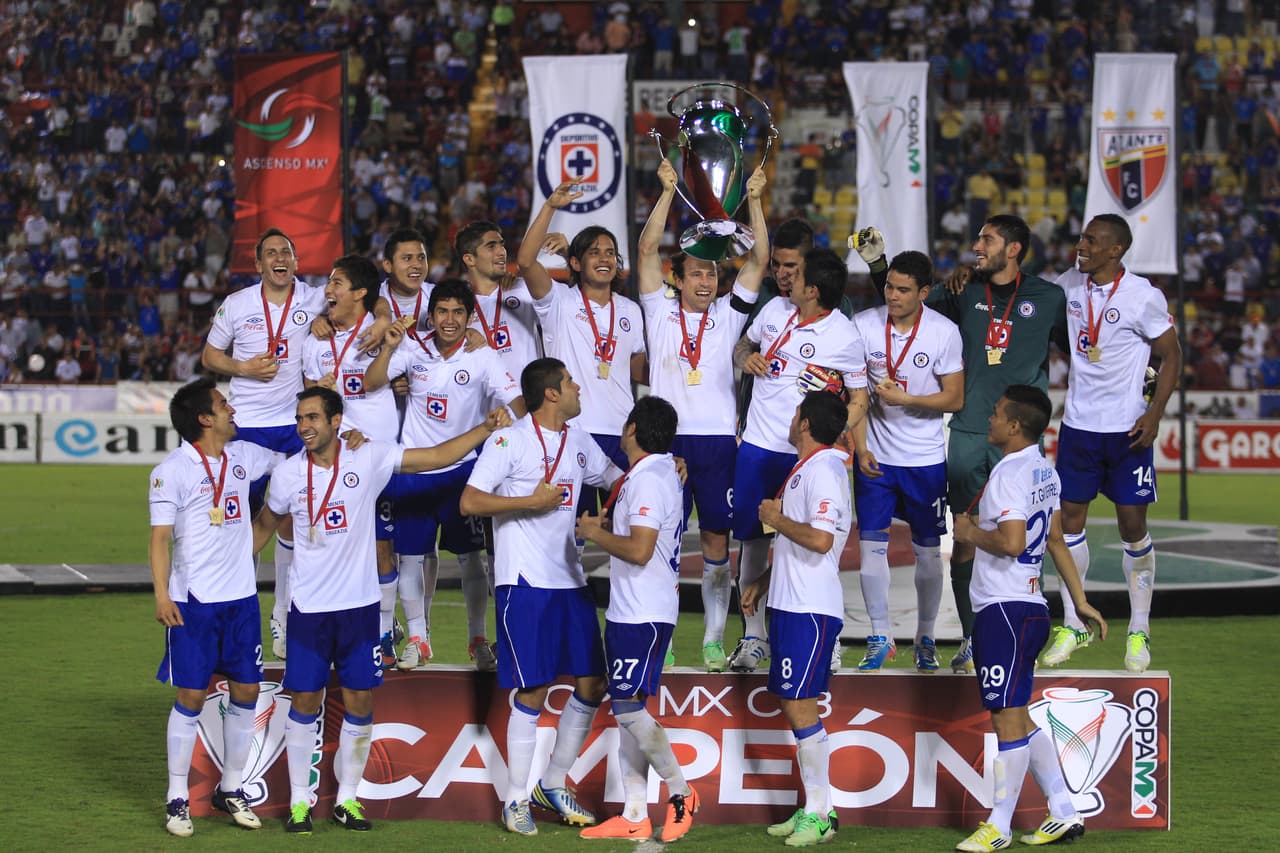 Ese título de Copa MX parecía encaminar a Cruz Azul como un voto de confianza hacia la esquiva Liga MX, con un equipo entre talentosos y veteranos.